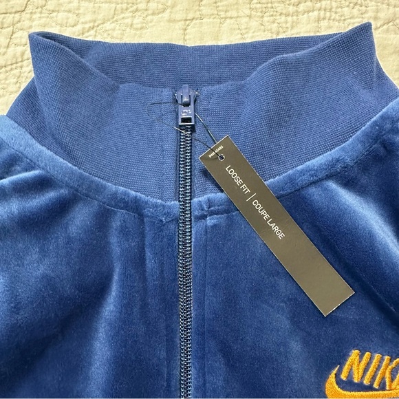 Nike NWT Women’s Velvet Full Zip Cropped Sweatshirt Sz.L Athlesiure Sports - Picture 5 of 10